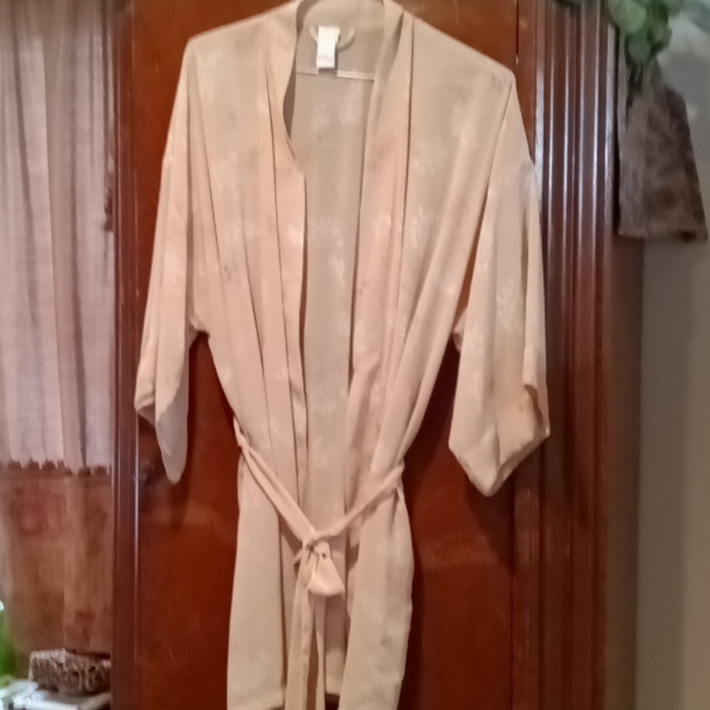 NWOT L.N.C. SHEAR ROBE